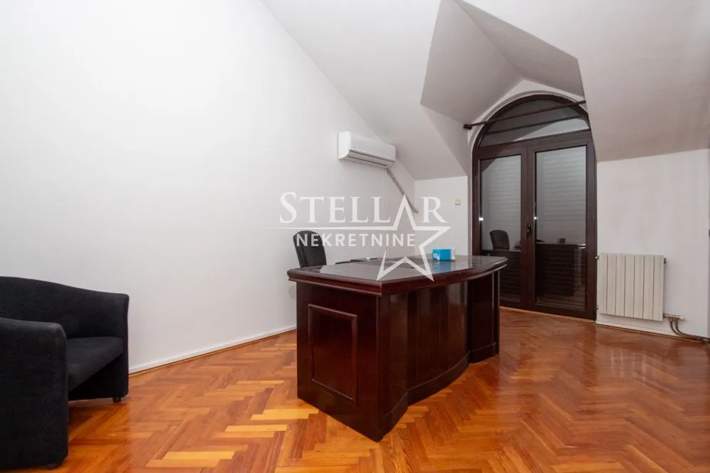 Izdavanje, kuća, 320m², Gorica C, Podgorica