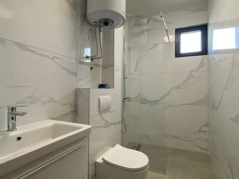 Izdavanje, dvosoban stan, 80m², Dumidran, Tivat - image 12