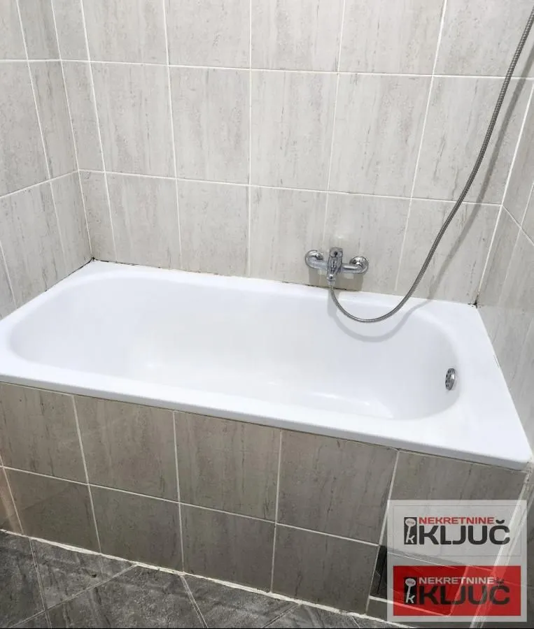 Izdavanje, jednosoban stan, 56m², Grbavica, Novi Sad Sve Podlokacije