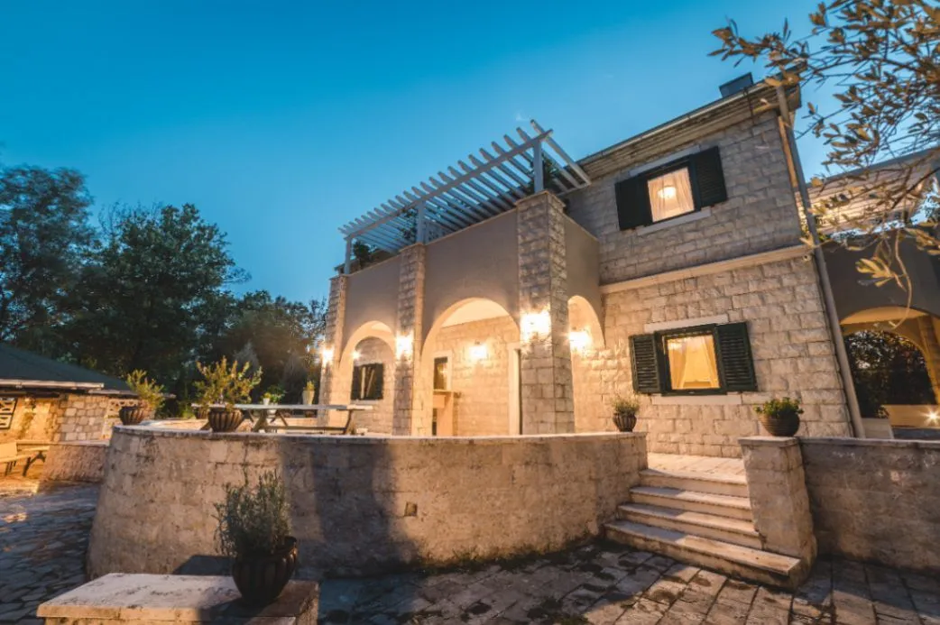 Sale, house, 300m², Mareza, Podgorica