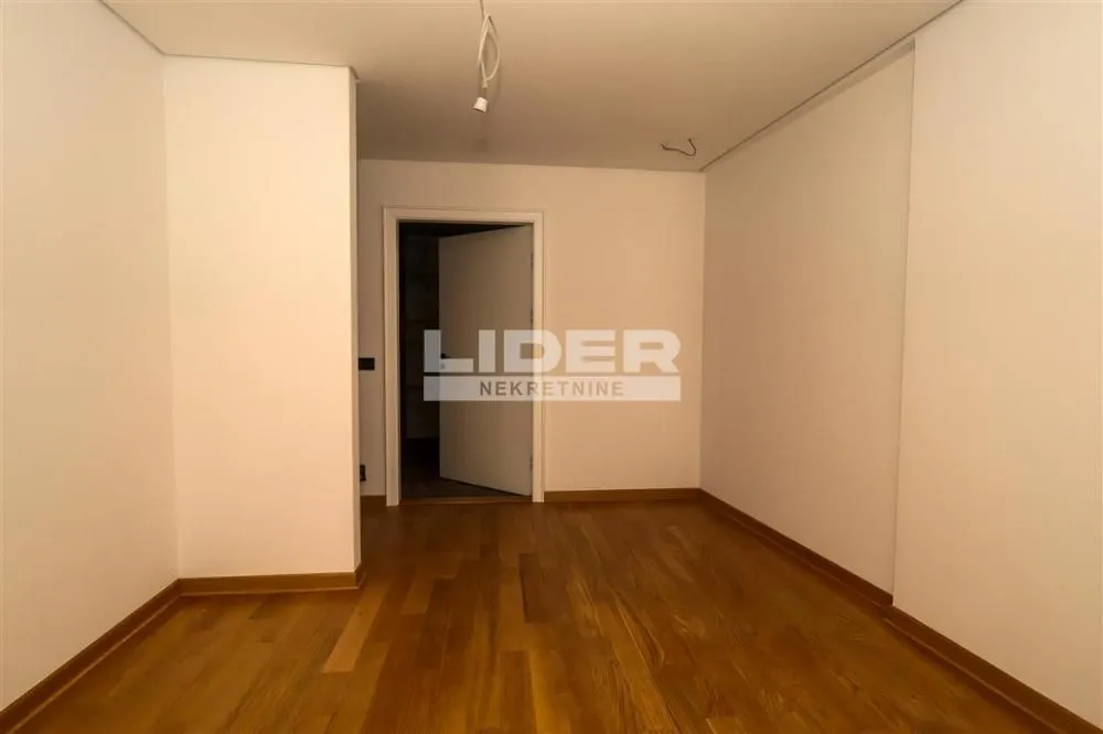 Rent, four bedroom apartment, 261m², Vračar Hram, Vračar Sve Podlokacije