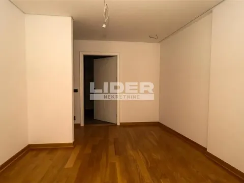 Izdavanje, četvorosoban stan, 261m², Vračar Hram, Vračar Sve Podlokacije - image 11