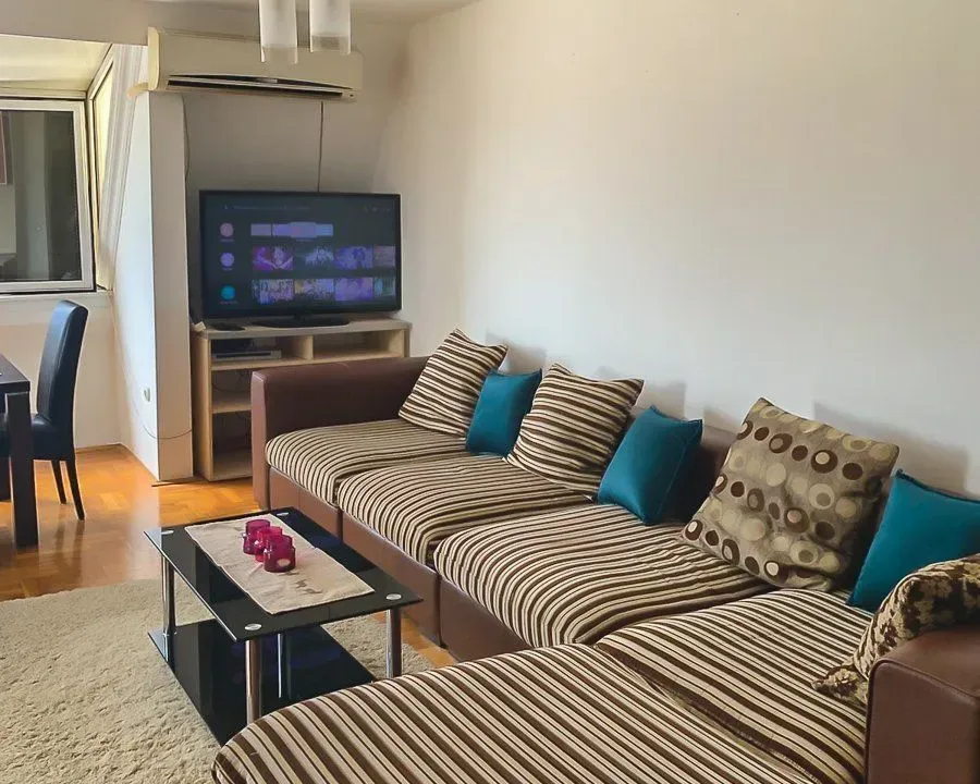 Izdavanje, trosoban stan, 120m², Centar, Podgorica