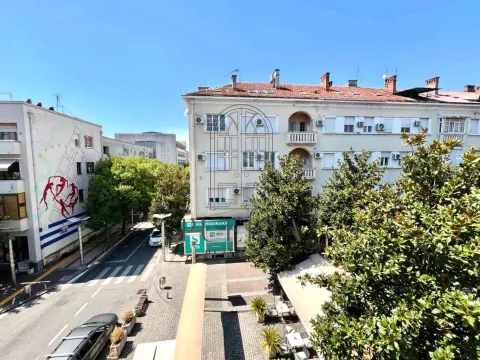 Rent, two bedroom apartment, 70m², Centar, Podgorica - image 9