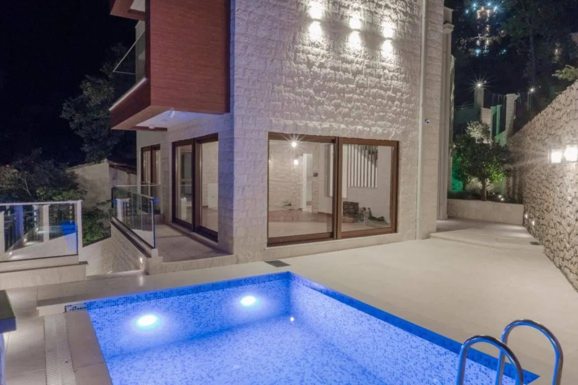 Sale, house, 285m², Perazića do, Budva