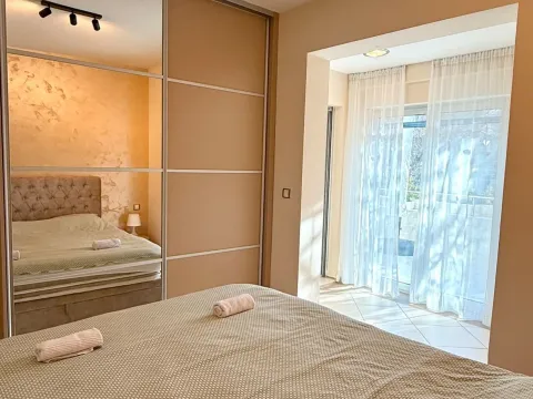 Rent, one bedroom apartment, 74m², Dobrota, Kotor - image 7