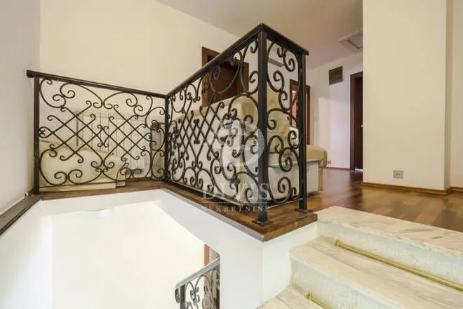 Sale, house, 274m², Partizanov Stadion, Beograd