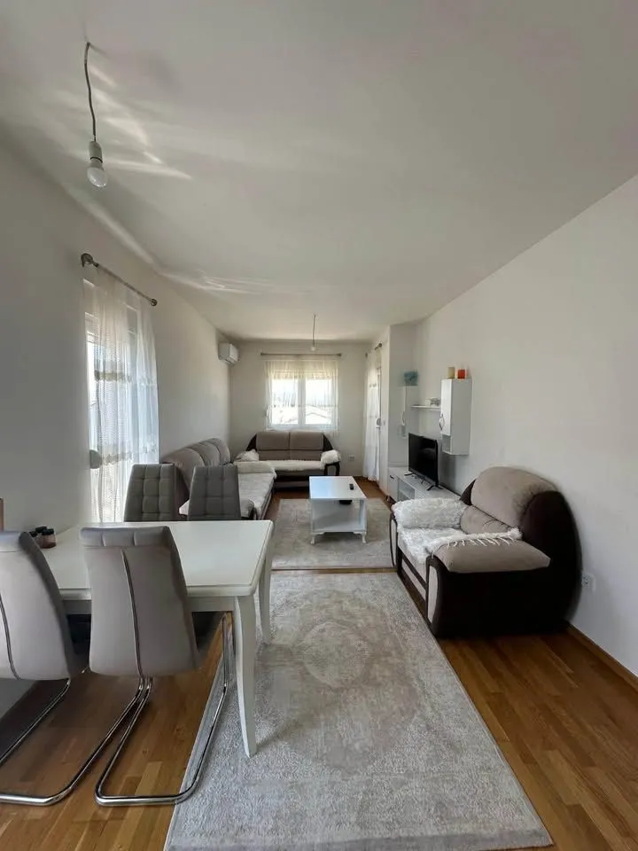 Izdavanje, jednosoban stan, 46m², Stari Aerodrom, Podgorica