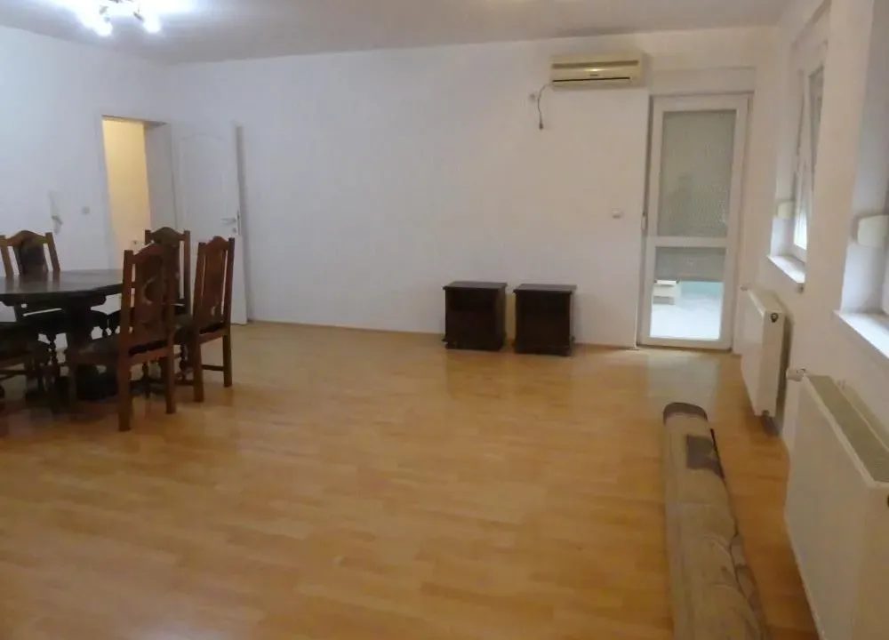 Prodaja, trosoban stan, 79m², Centar, Jagodina