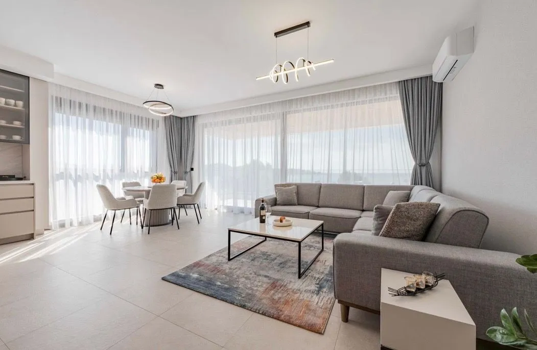 Izdavanje, dvosoban stan, 79m², Šušanj, Bar