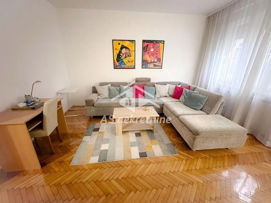 Izdavanje, dvosoban stan, 67m², Kalenić Pijaca, Vračar Sve Podlokacije
