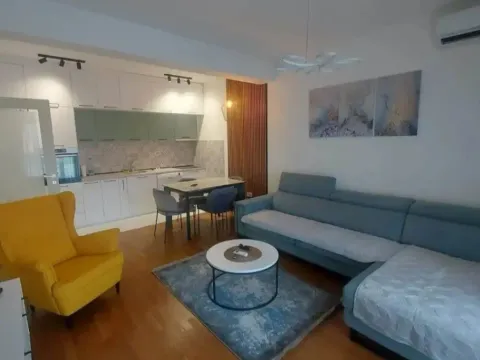 Izdavanje, dvosoban stan, 68m², Zabjelo, Podgorica