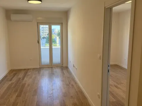 Izdavanje, jednosoban stan, 43m², City Kvart, Podgorica - image 1