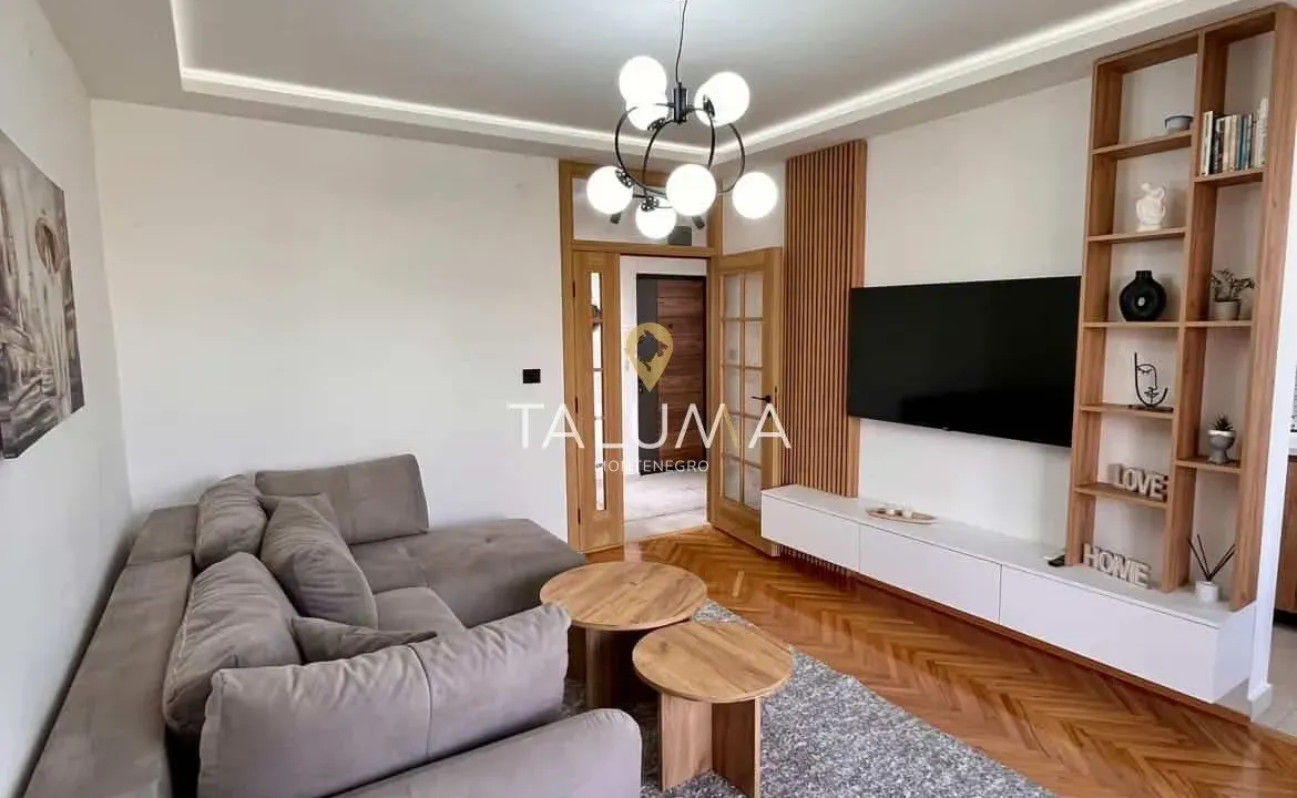 Izdavanje, dvosoban stan, 65m², Pobrežje, Podgorica