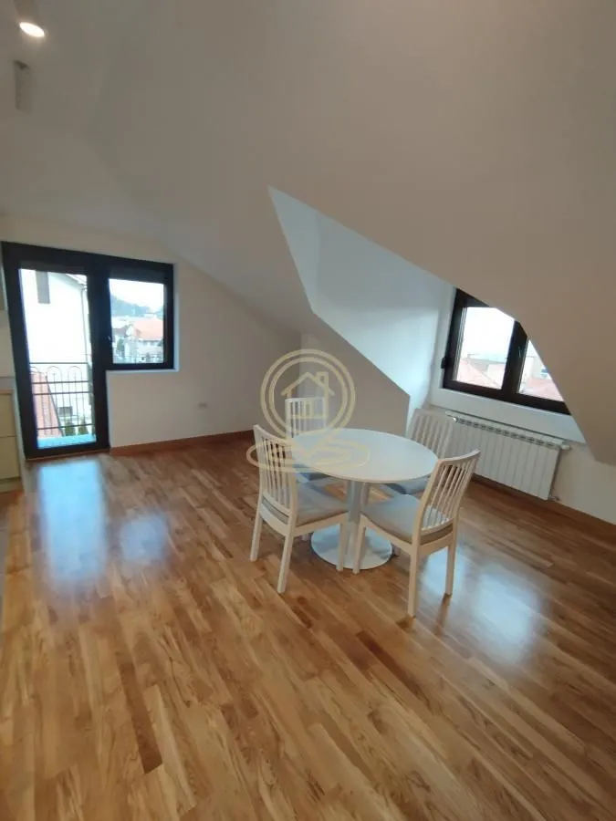 Izdavanje, trosoban stan, 83m², Zvezdarska Šuma, Zvezdara Sve Podlokacije