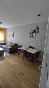 Dnevni boravak sa trpezarijom i garniturom za sjedenje. - image 5
