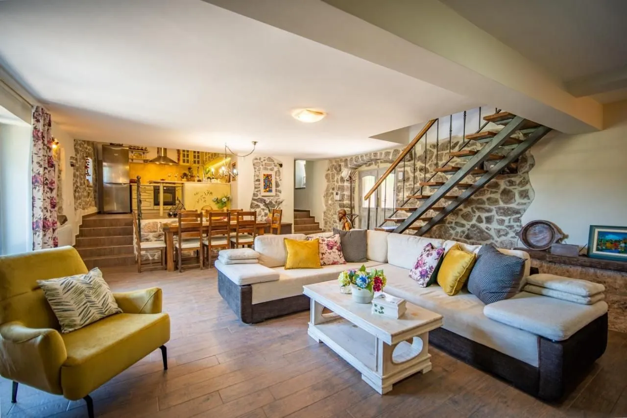 Prodaja, kuća, 150m², Milovići, Tivat