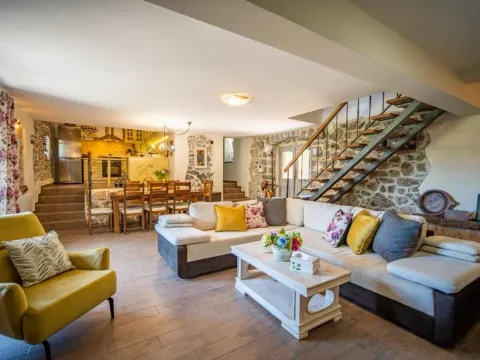 Sale, house, 150m², Milovići, Tivat - image 8