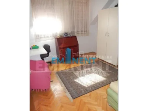 Prodaja, četvorosoban stan, 82m², Zemun Centar, Zemun Sve Podlokacije - image 8