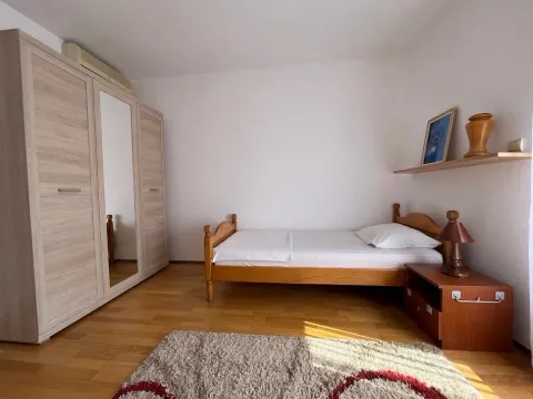 Rent, house, 200m², Tološi, Podgorica - image 16