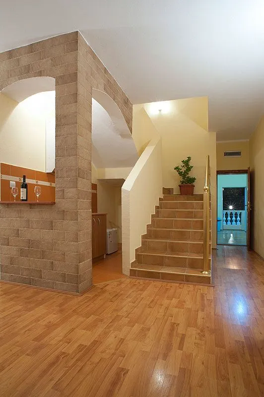 Prodaja, ugostiteljski objekat, 1723m², Buljarica, Budva