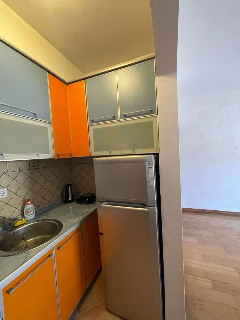Izdavanje, garsonjera, 46m², Pržno, Budva