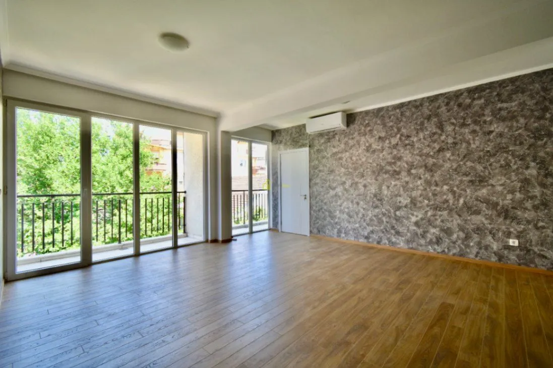 Izdavanje, trosoban stan, 90m², Vezirov Most, Podgorica