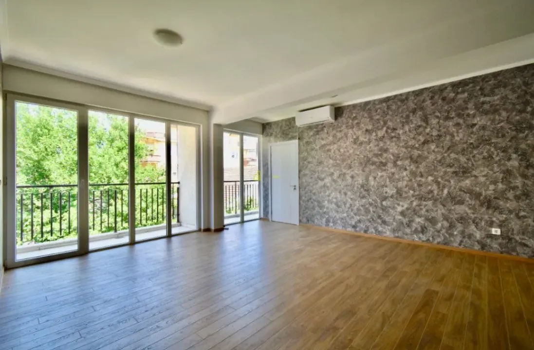Izdavanje, trosoban stan, 90m², Vezirov Most, Podgorica