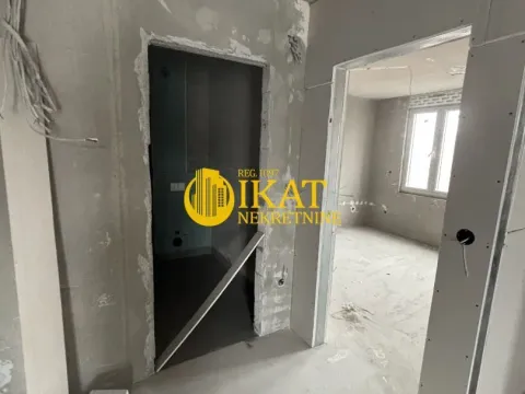 Prodaja, četvorosoban stan, 80m², Nova Pazova, Stara Pazova