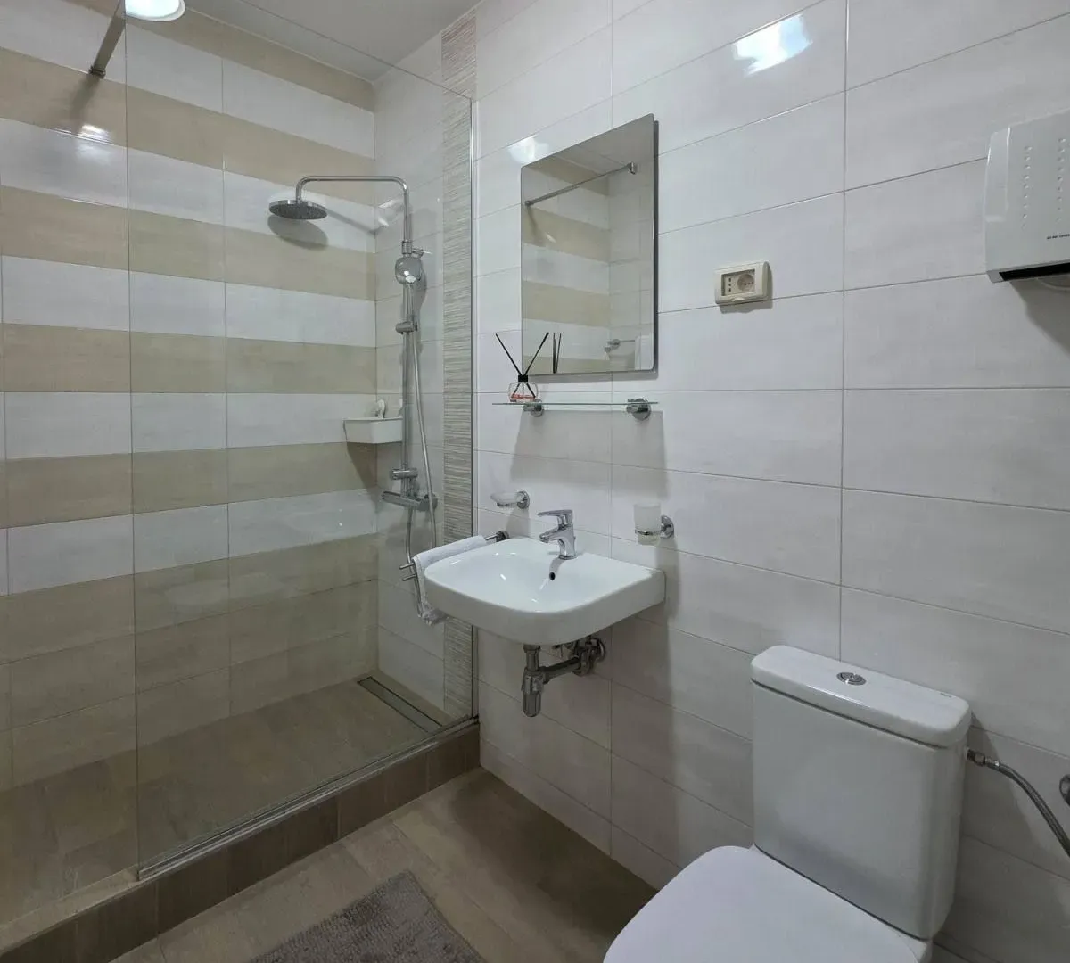 Izdavanje, dvosoban stan, 53m², Zabjelo, Podgorica