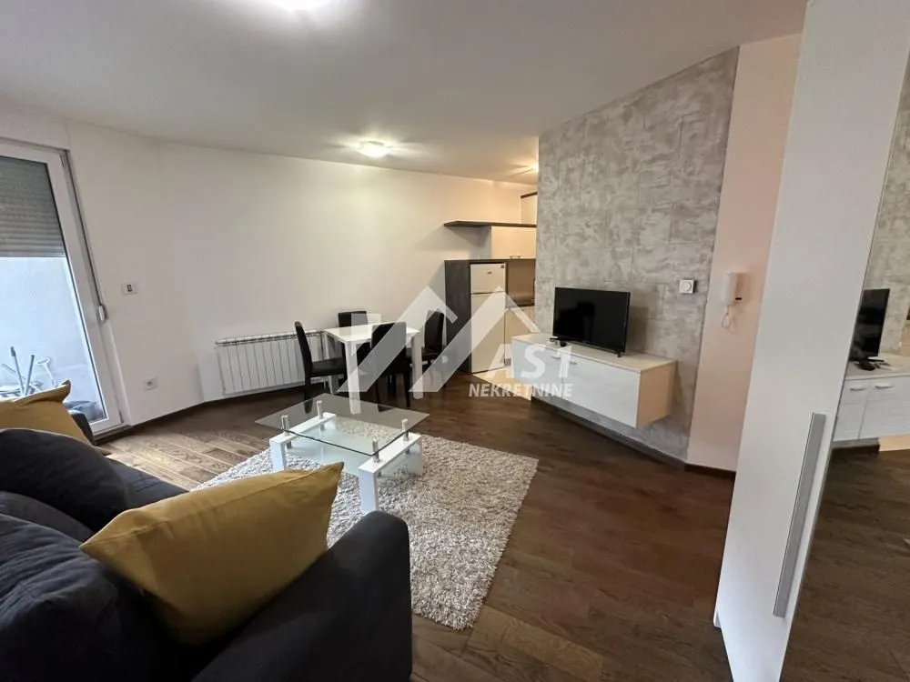 Izdavanje, jednosoban stan, 32m², Bulevar Evrope, Novi Sad Sve Podlokacije