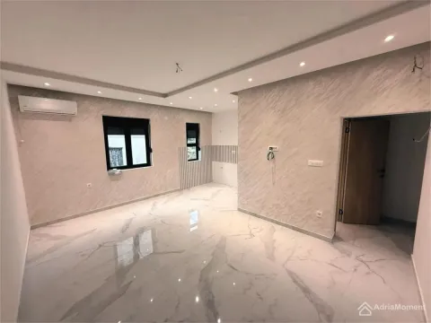 Prodaja, dvosoban stan, 49m², Tivat, Crna Gora - image 1