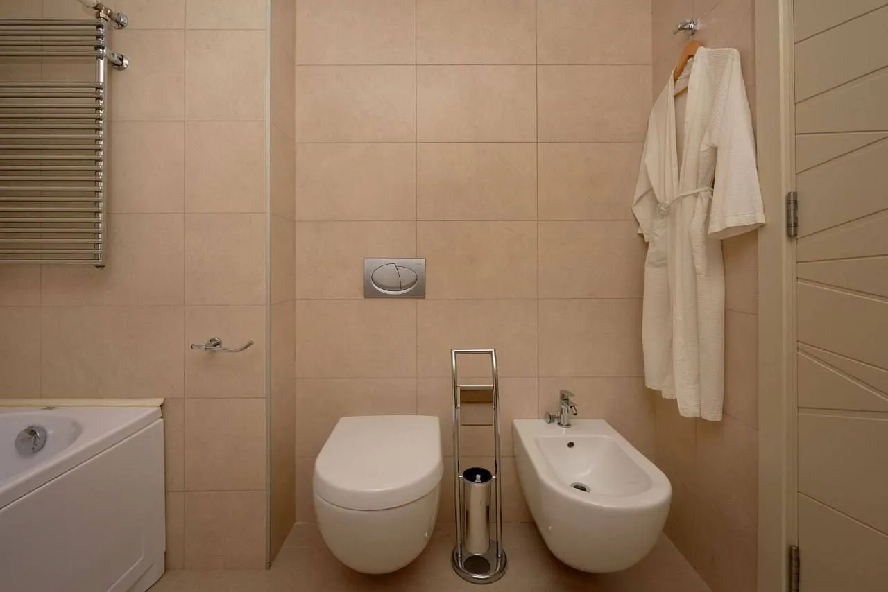 Rent, two bedroom apartment, 182m², Dukley Gardens, Budva