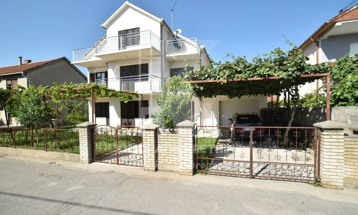 Sale, house, 250m², Zelenika, Podgorica