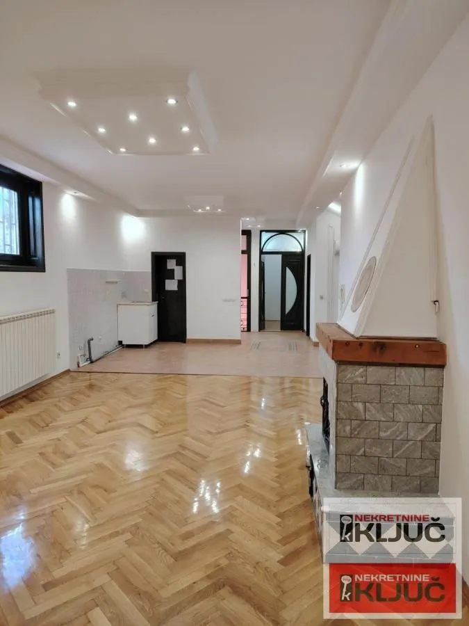 Rent, house, 128m², Centar, Novi Sad