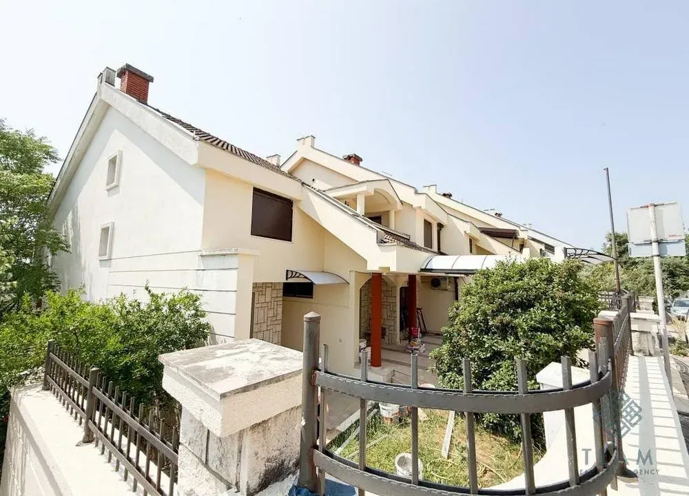 Izdavanje, poslovni prostor, 460m², Gorica C, Podgorica