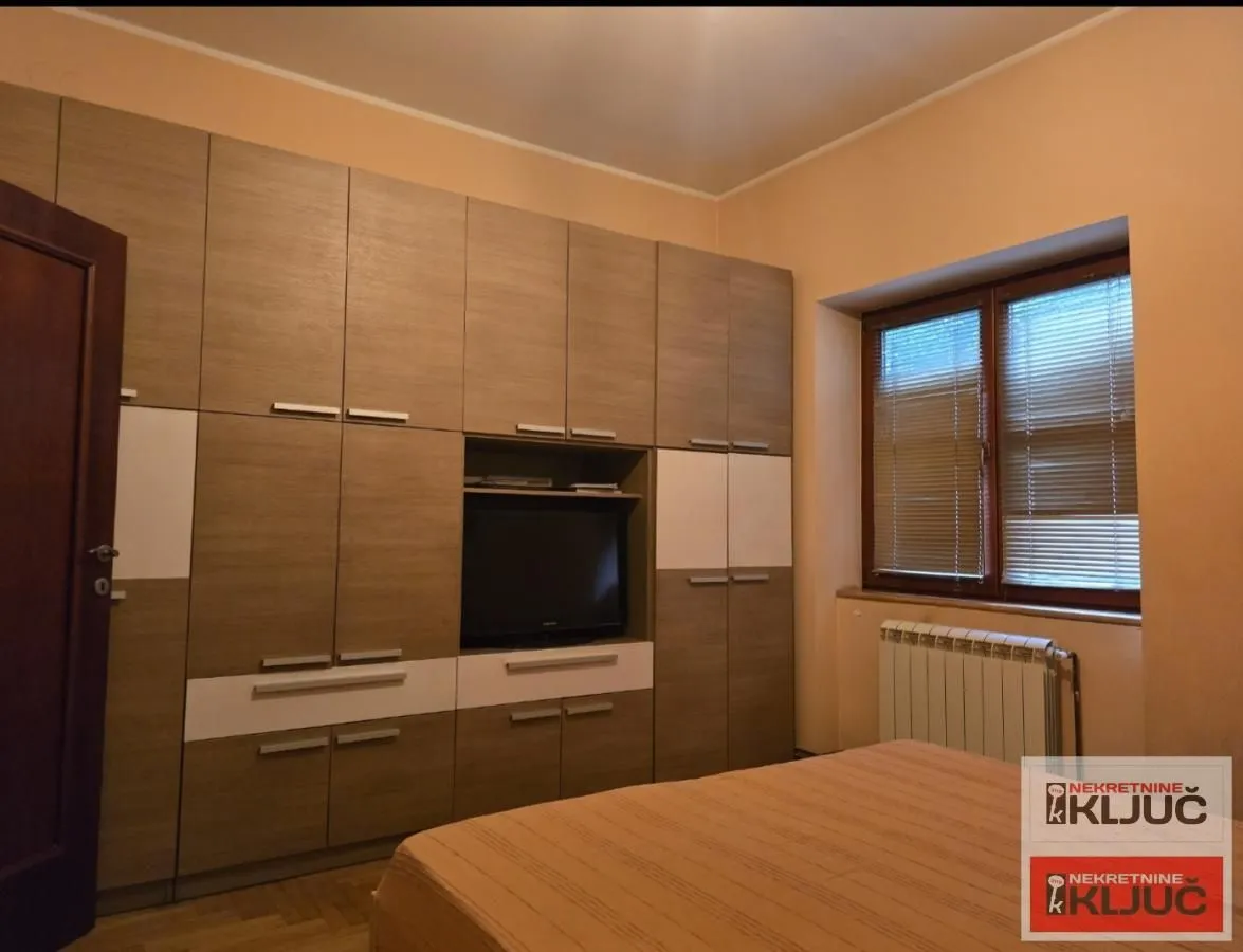 Izdavanje, kuća, 250m², Sajmište, Novi Sad