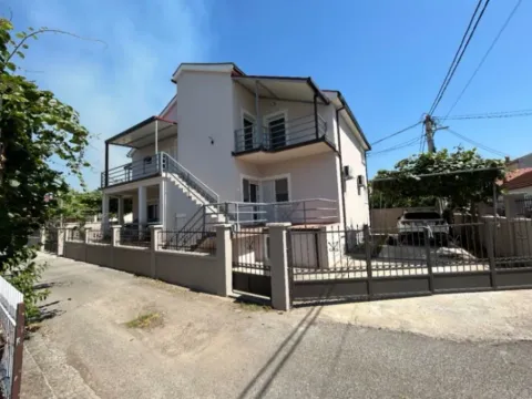 Prodaja, kuća, 265m², City Kvart, Podgorica