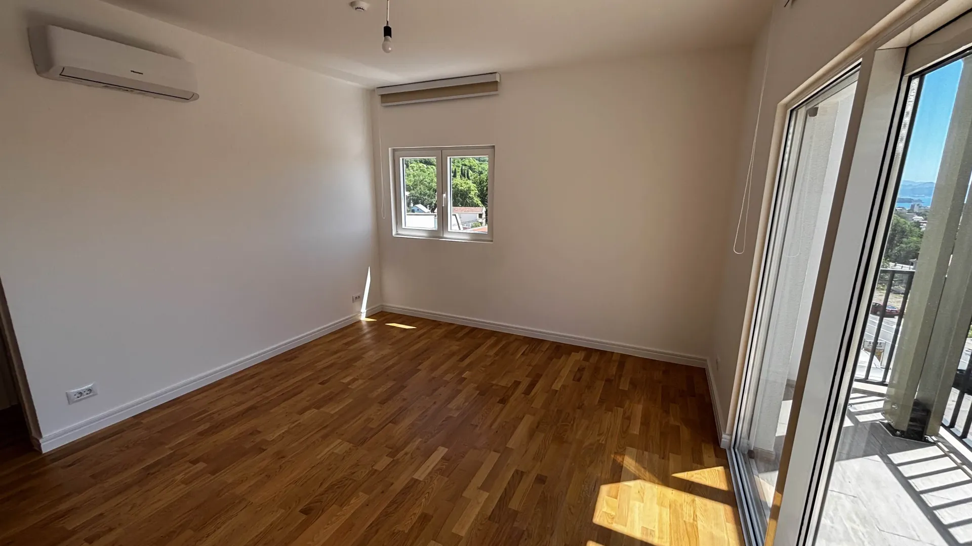 Prodaja, dvosoban stan, 61m², Sutomore, Bar