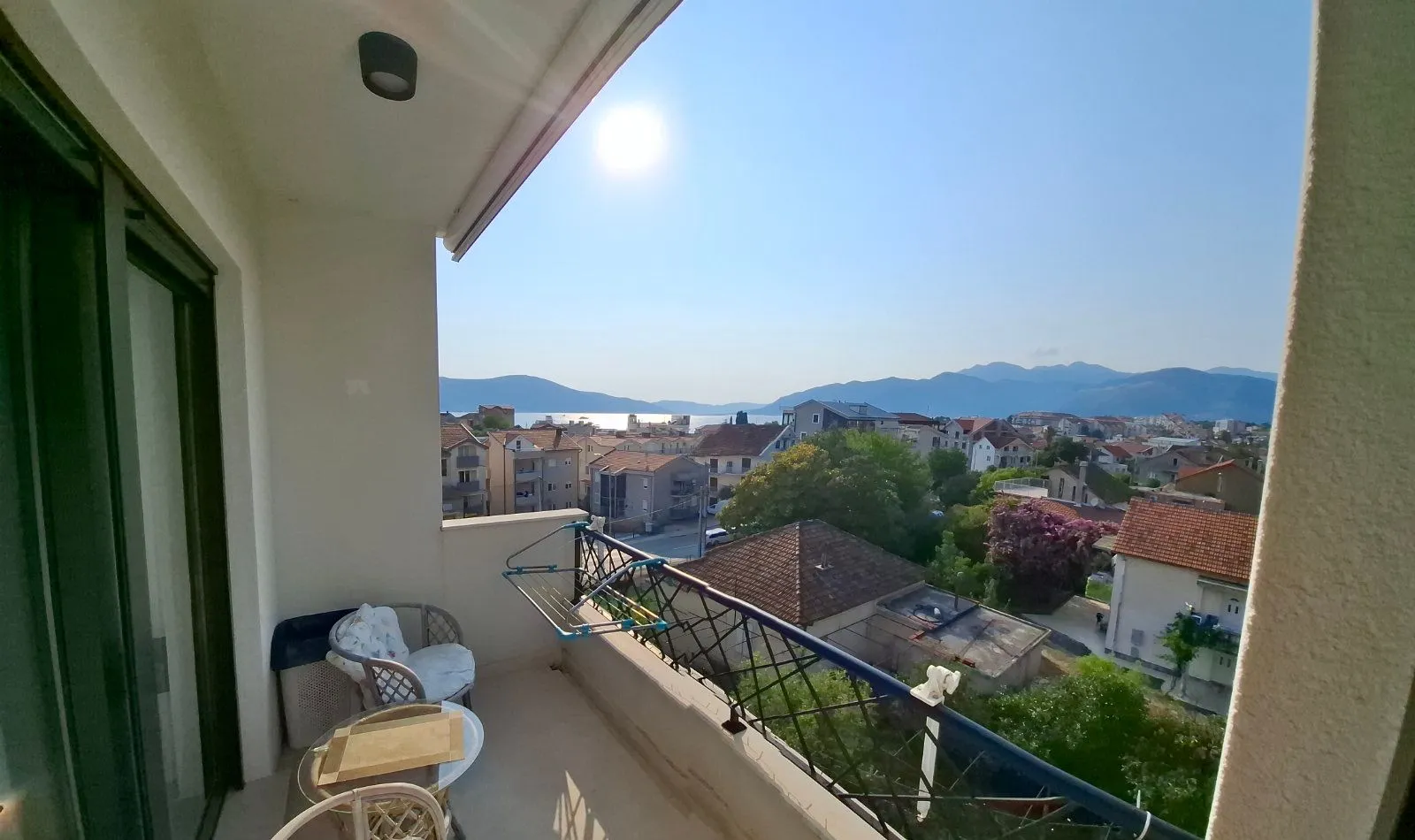 Izdavanje, dvosoban stan, 70m², Kalimanj, Tivat