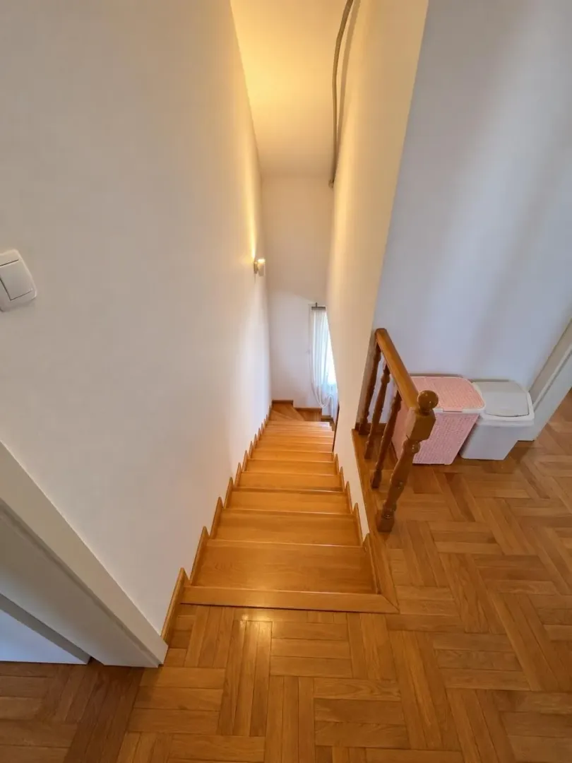 Prodaja, četvorosoban stan, 108m², Zemun Gornji Grad, Zemun Sve Podlokacije