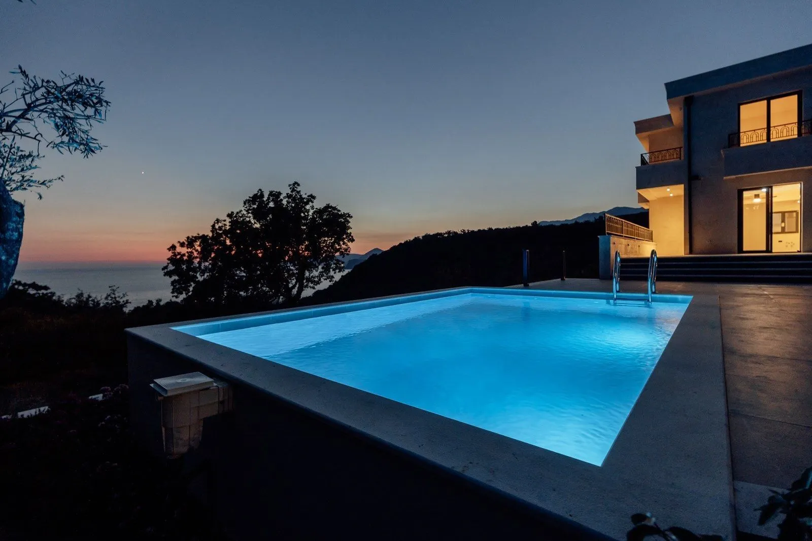 Prodaja, kuća, 318m², Reževići, Budva