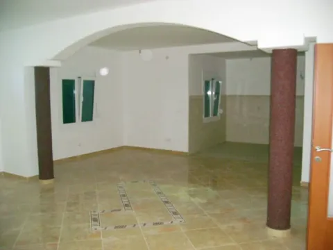 Prodaja, kuća, 400m², Bar, Crna Gora - image 4