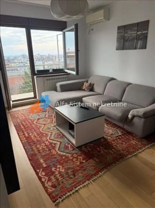 Izdavanje, trosoban stan, 73m², Vračar Sve Podlokacije, Beograd