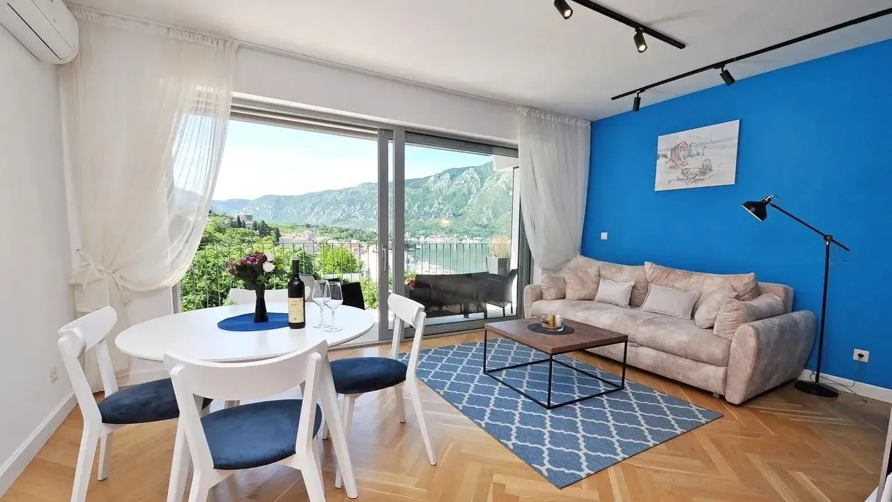 Rent, one bedroom apartment, 52m², Dobrota, Kotor