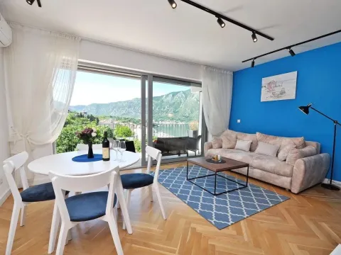 Izdavanje, jednosoban stan, 52m2, Dobrota, Kotor Izdavanje, jednosoban stan, 52m2, Dobrota, Kotor