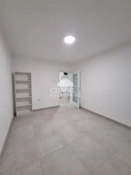 Izdavanje, trosoban stan, 85m², Čukarica, Beograd - image 11