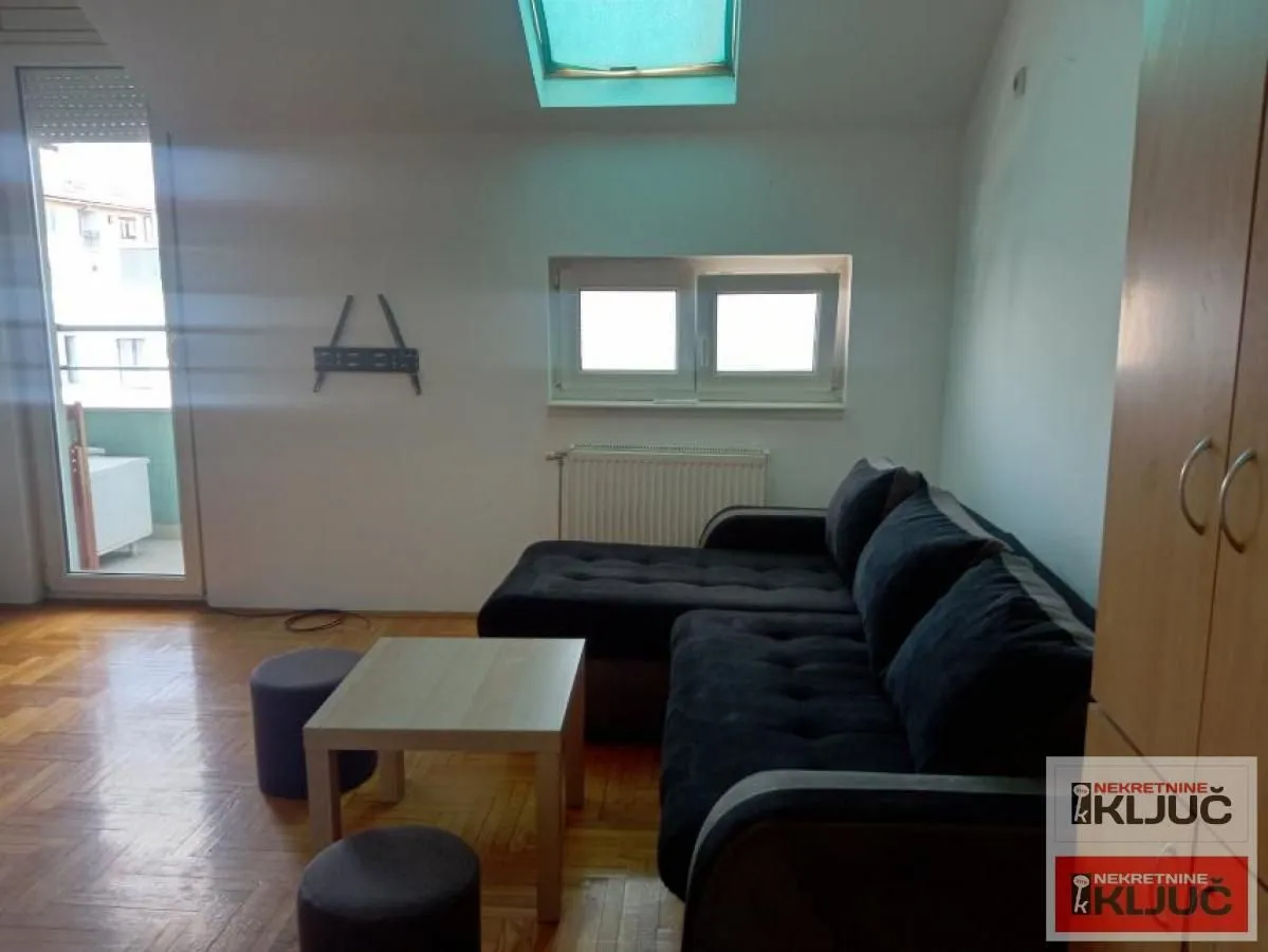 Izdavanje, garsonjera, 25m², Bulevar Oslobodjenja, Novi Sad Sve Podlokacije