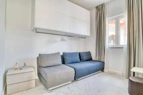 Sale, two bedroom apartment, 60m², Petrovac, Budva - image 10