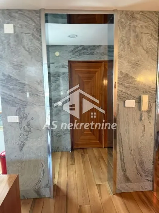 Rent, four bedroom apartment, 250m², Slavija, Vračar Sve Podlokacije